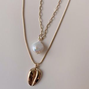 Shell and pearl gold necklace - Fashion Nova